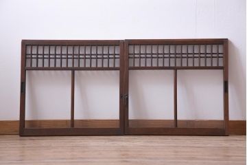 ラフジュ工房オリジナル　リメイク家具　ネイビーと木色のコントラストがシックな印象与えるガラス戸棚(サイドボード、収納棚)