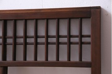 ラフジュ工房オリジナル　リメイク家具　ネイビーと木色のコントラストがシックな印象与えるガラス戸棚(サイドボード、収納棚)
