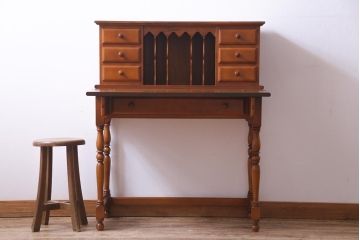 中古　横浜ダニエル(daniel)　A-305　クラシカルな佇まいの上質なライティングデスク(机、在宅ワーク、在宅用)(定価約47万円)