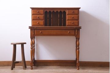 中古　横浜ダニエル(daniel)　A-305　クラシカルな佇まいの上質なライティングデスク(机、在宅ワーク、在宅用)(定価約47万円)