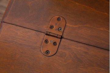 中古　横浜ダニエル(daniel)　A-305　クラシカルな佇まいの上質なライティングデスク(机、在宅ワーク、在宅用)(定価約47万円)