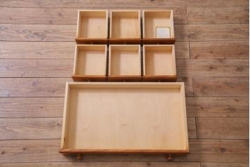 中古　横浜ダニエル(daniel)　A-305　クラシカルな佇まいの上質なライティングデスク(机、在宅ワーク、在宅用)(定価約47万円)