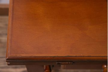 中古　横浜ダニエル(daniel)　A-305　クラシカルな佇まいの上質なライティングデスク(机、在宅ワーク、在宅用)(定価約47万円)