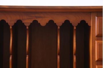 中古　横浜ダニエル(daniel)　A-305　クラシカルな佇まいの上質なライティングデスク(机、在宅ワーク、在宅用)(定価約47万円)