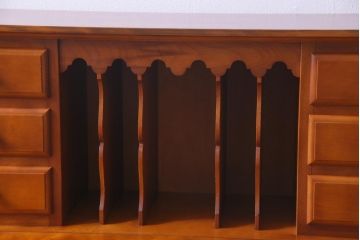 中古　横浜ダニエル(daniel)　A-305　クラシカルな佇まいの上質なライティングデスク(机、在宅ワーク、在宅用)(定価約47万円)