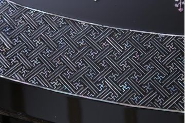 中古　民芸家具　気品あふれる空間づくりにおすすめな螺鈿細工の座卓(ローテーブル、センターテーブル)(定価約80万円)
