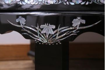中古　民芸家具　気品あふれる空間づくりにおすすめな螺鈿細工の座卓(ローテーブル、センターテーブル)(定価約80万円)