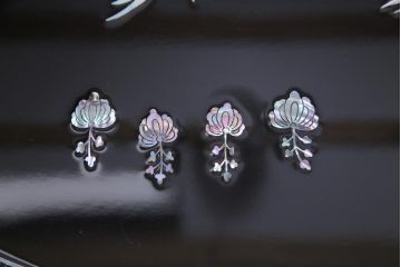 中古　民芸家具　気品あふれる空間づくりにおすすめな螺鈿細工の座卓(ローテーブル、センターテーブル)(定価約80万円)