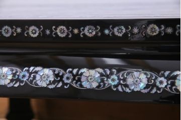 中古　民芸家具　気品あふれる空間づくりにおすすめな螺鈿細工の座卓(ローテーブル、センターテーブル)(定価約80万円)