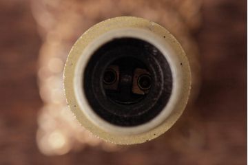 フランスビンテージ　シェードの刺繍が可愛らしいテーブルランプ(卓上ランプ、スタンドライト)