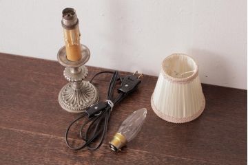 フランスビンテージ　プリーツシェードが可愛らしいテーブルランプ(卓上ランプ、デスクスタンド)