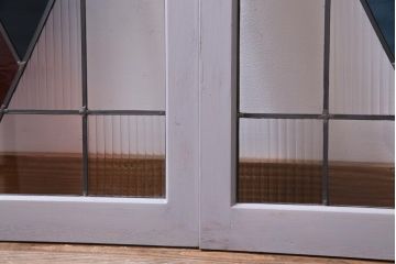 ラフジュ工房オリジナル　古建具リメイク　ノスタルジックなステンドグラス入り戸棚(収納棚、サイドボード、キャビネット)