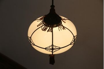 和製アンティーク　雪洞型　菊菱模様が和の雰囲気を引き立てる天井照明(吊り下げ照明)