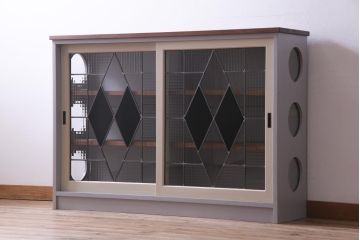 ラフジュ工房オリジナル　古建具リメイク　ステンドグラス入りのモダンな戸棚(収納棚、サイドボード)