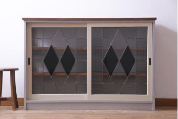 ラフジュ工房オリジナル　古建具リメイク　ステンドグラス入りのモダンな戸棚(収納棚、サイドボード)