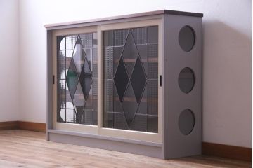 ラフジュ工房オリジナル　古建具リメイク　ステンドグラス入りのモダンな戸棚(収納棚、サイドボード)