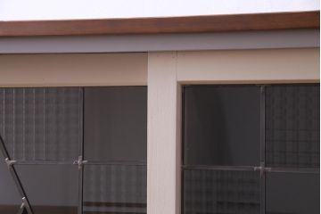 ラフジュ工房オリジナル　古建具リメイク　ステンドグラス入りのモダンな戸棚(収納棚、サイドボード)