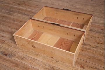 アンティーク家具　和製アンティーク　明治期　金具や木肌が味わい深い脚付き箪笥ローチェスト(リビングボード、引き出し、時代箪笥)