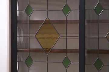 ラフジュ工房オリジナル　古建具リメイク　ステンドグラス入りのおしゃれな戸棚(収納棚、サイドボード)