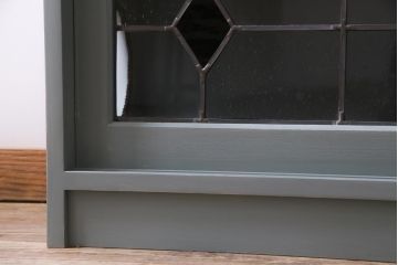 ラフジュ工房オリジナル　古建具リメイク　レトロモダンなステンドグラス入り戸棚(収納棚、サイドボード)