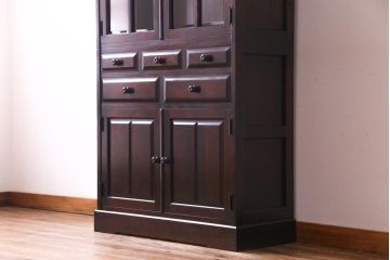 中古　北海道民芸家具　HM160K　落ち着いた色合いが上品な食器棚(本箱、収納棚)(定価約45万)(1)