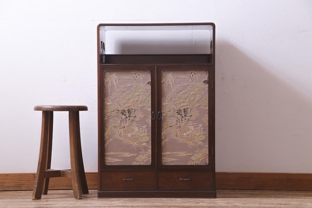 上手物　桑材　品のある佇まいが魅力的な指物家具の収納棚(戸棚)