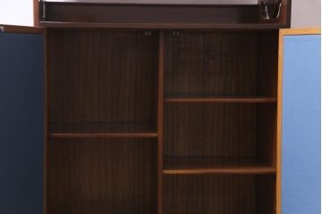 上手物　桑材　品のある佇まいが魅力的な指物家具の収納棚(戸棚)