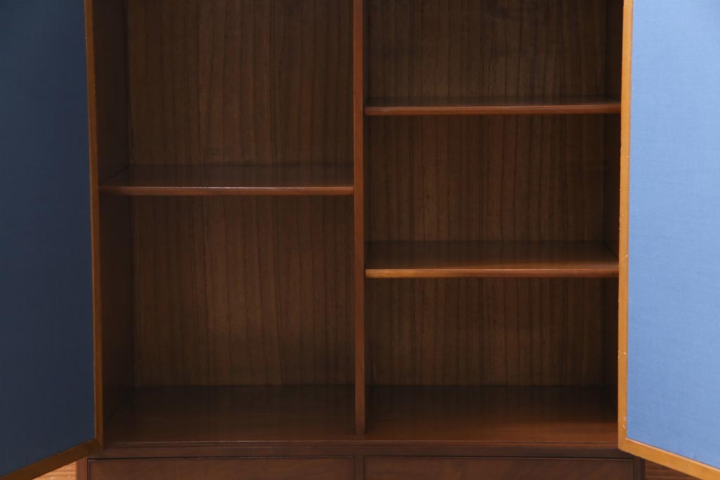 上手物　桑材　品のある佇まいが魅力的な指物家具の収納棚(戸棚)