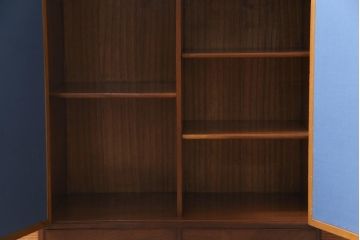 上手物　桑材　品のある佇まいが魅力的な指物家具の収納棚(戸棚)