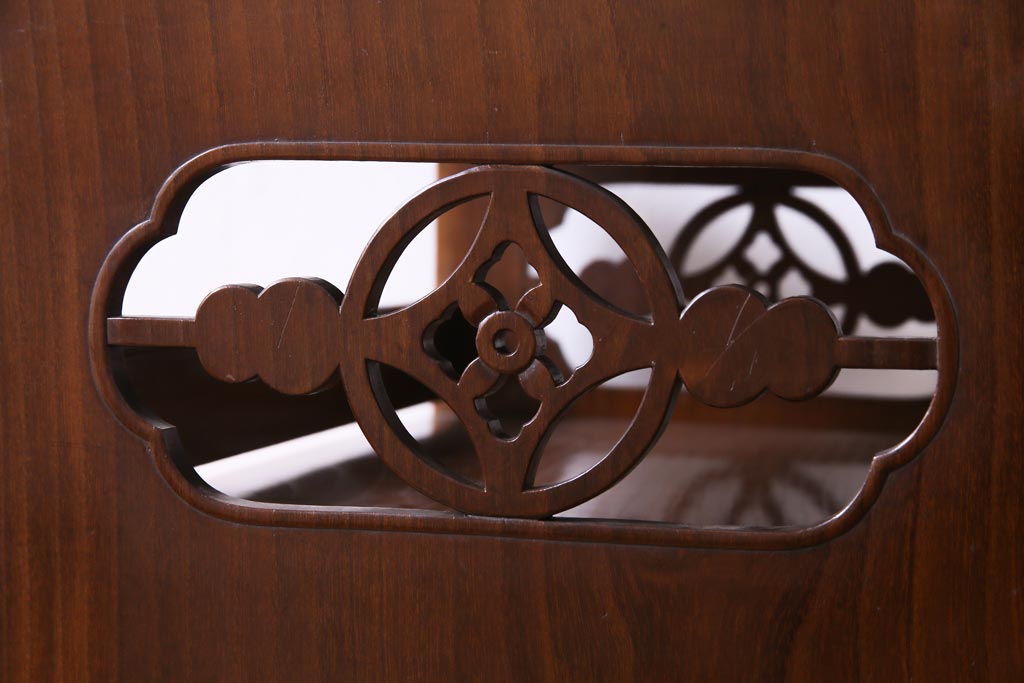 上手物　桑材　品のある佇まいが魅力的な指物家具の収納棚(戸棚)