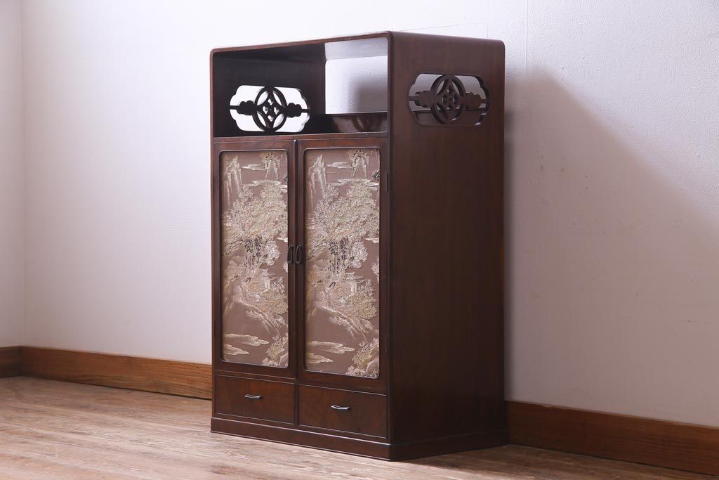 上手物　桑材　品のある佇まいが魅力的な指物家具の収納棚(戸棚)