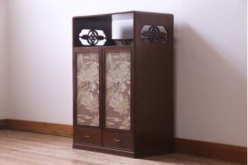 上手物　桑材　品のある佇まいが魅力的な指物家具の収納棚(戸棚)