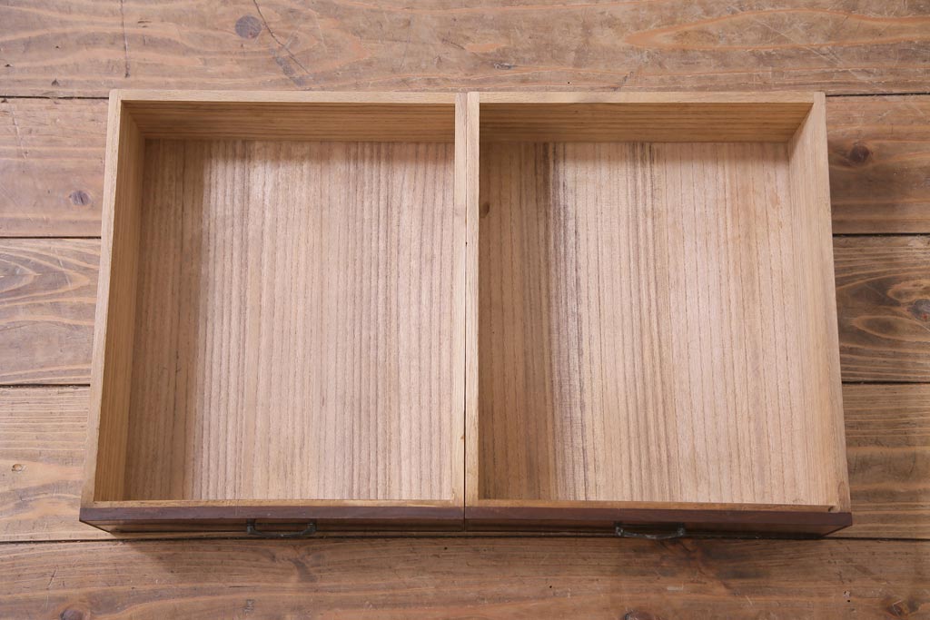 上手物　桑材　品のある佇まいが魅力的な指物家具の収納棚(戸棚)