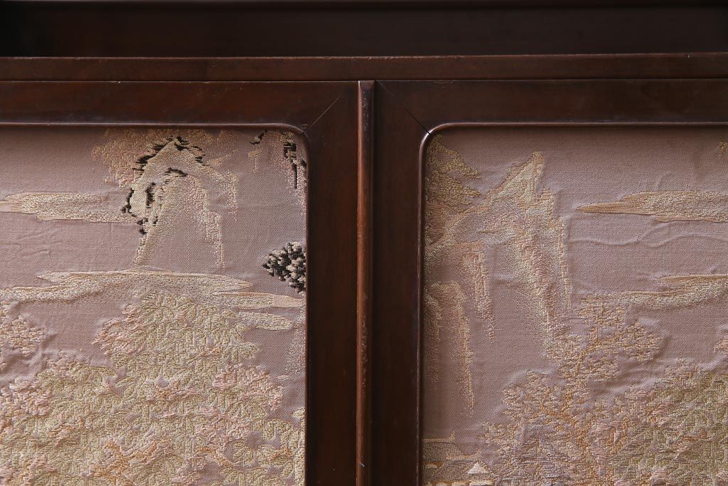 上手物　桑材　品のある佇まいが魅力的な指物家具の収納棚(戸棚)