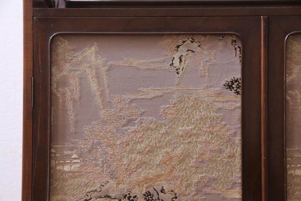 上手物　桑材　品のある佇まいが魅力的な指物家具の収納棚(戸棚)