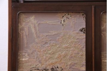 上手物　桑材　品のある佇まいが魅力的な指物家具の収納棚(戸棚)