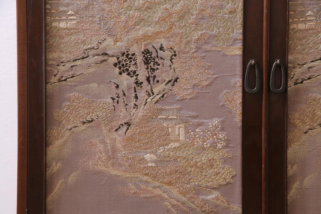 上手物　桑材　品のある佇まいが魅力的な指物家具の収納棚(戸棚)