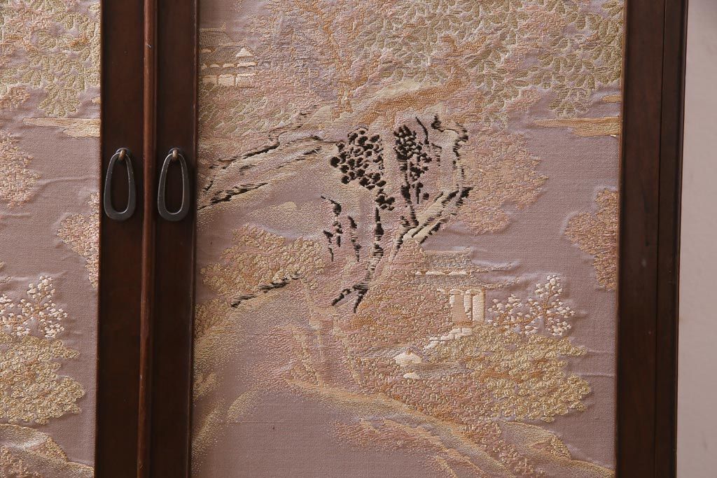 上手物　桑材　品のある佇まいが魅力的な指物家具の収納棚(戸棚)