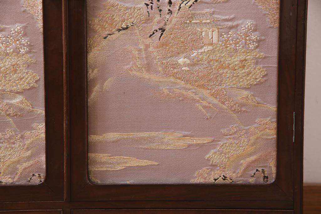 上手物　桑材　品のある佇まいが魅力的な指物家具の収納棚(戸棚)