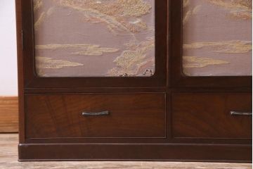 上手物　桑材　品のある佇まいが魅力的な指物家具の収納棚(戸棚)