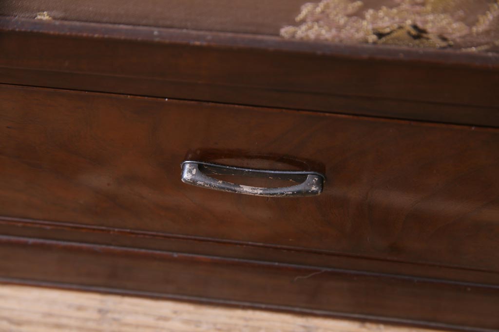 上手物　桑材　品のある佇まいが魅力的な指物家具の収納棚(戸棚)