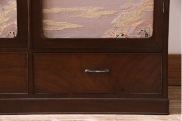 上手物　桑材　品のある佇まいが魅力的な指物家具の収納棚(戸棚)