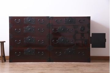 極美品　前面ケヤキ材　特大　木地呂塗りが上品な印象を与える一間仙台箪笥(夫婦タンス、時代箪笥、引き出し)