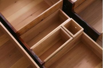 極美品　前面ケヤキ材　特大　木地呂塗りが上品な印象を与える一間仙台箪笥(夫婦タンス、時代箪笥、引き出し)