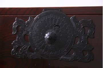 極美品　前面ケヤキ材　特大　木地呂塗りが上品な印象を与える一間仙台箪笥(夫婦タンス、時代箪笥、引き出し)