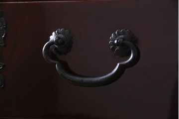 極美品　前面ケヤキ材　特大　木地呂塗りが上品な印象を与える一間仙台箪笥(夫婦タンス、時代箪笥、引き出し)