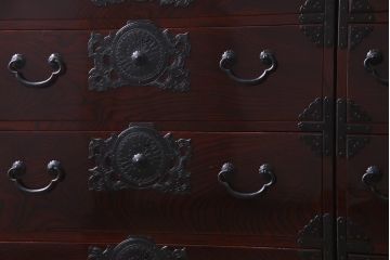 極美品　前面ケヤキ材　特大　木地呂塗りが上品な印象を与える一間仙台箪笥(夫婦タンス、時代箪笥、引き出し)