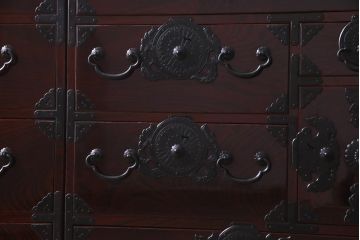 極美品　前面ケヤキ材　特大　木地呂塗りが上品な印象を与える一間仙台箪笥(夫婦タンス、時代箪笥、引き出し)