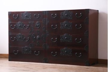 極美品　前面ケヤキ材　特大　木地呂塗りが上品な印象を与える一間仙台箪笥(夫婦タンス、時代箪笥、引き出し)