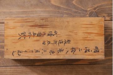 アンティーク家具　和製アンティーク　明治期　存在感のある金具が格好良い脚付き箪笥ローボード(テレビボード、ローチェスト、衣装箪笥)